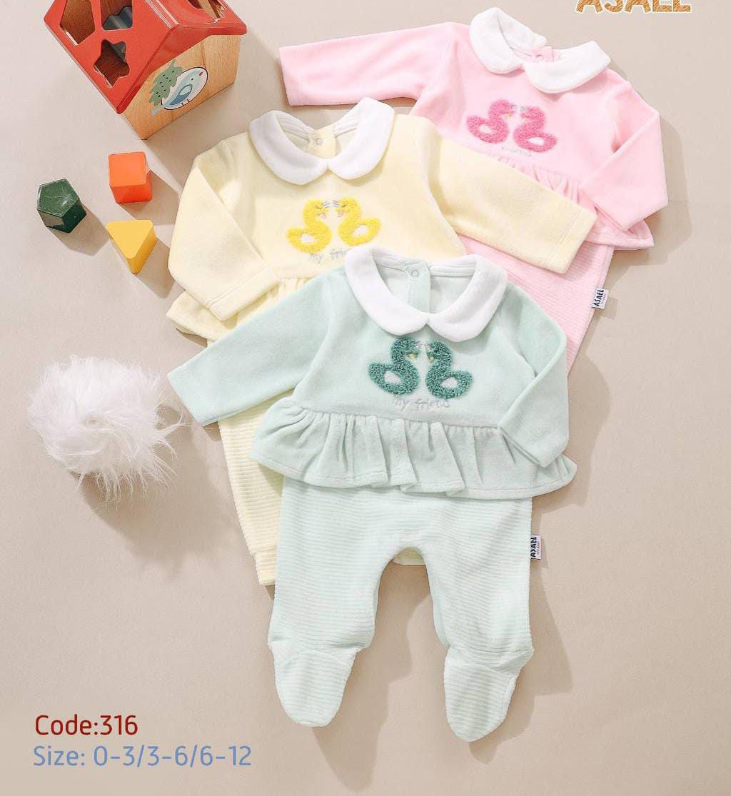 Single-piece jumpsuit made from luxe velvet