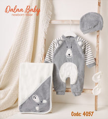 طقم مواليد 4 قطع مع كوفرتة مطرزة – خامة قطيفة لووكس فاخرة