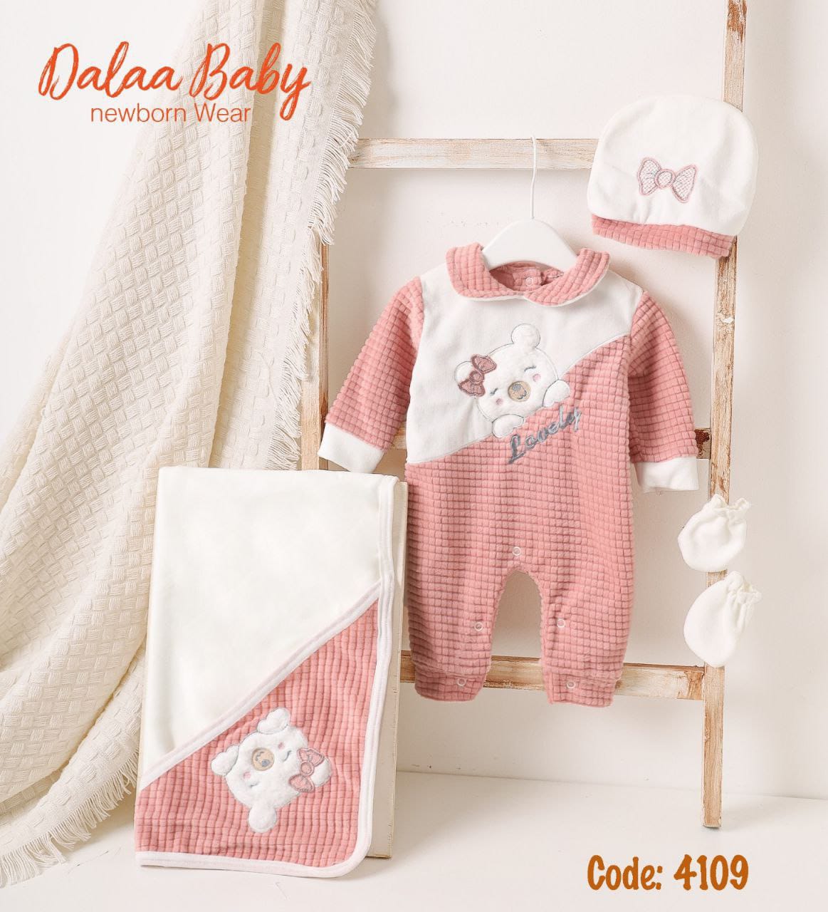 Newborn 3-piece set with embroidered coverlet